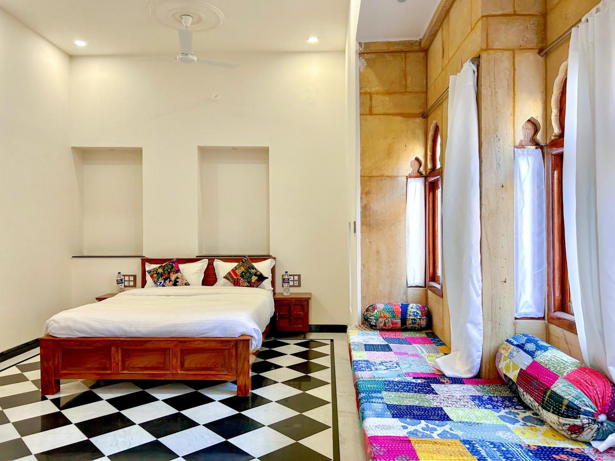Hotel Vasudev Niwas ไจซัลเมอร์ ภายนอก รูปภาพ