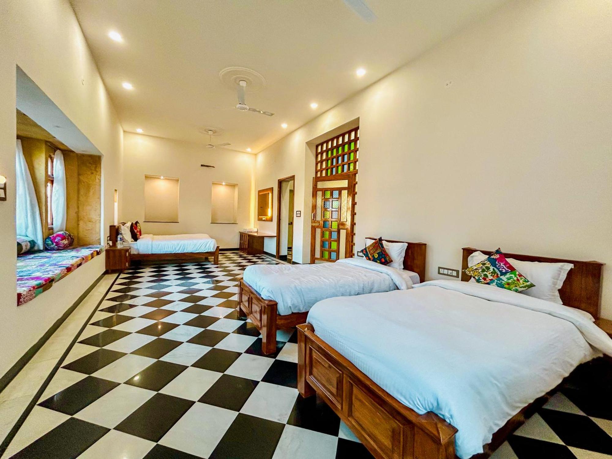 Hotel Vasudev Niwas ไจซัลเมอร์ ภายนอก รูปภาพ