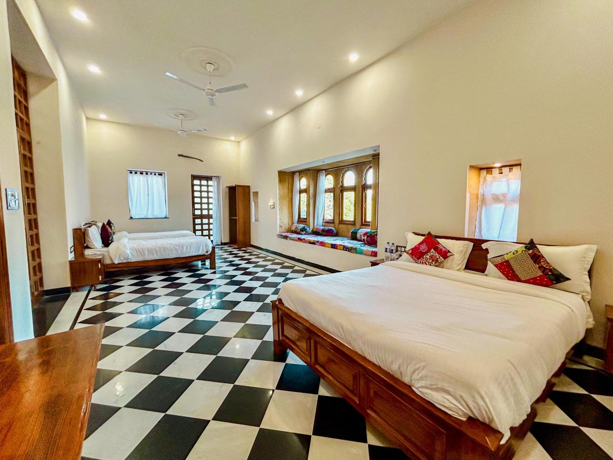 Hotel Vasudev Niwas ไจซัลเมอร์ ภายนอก รูปภาพ