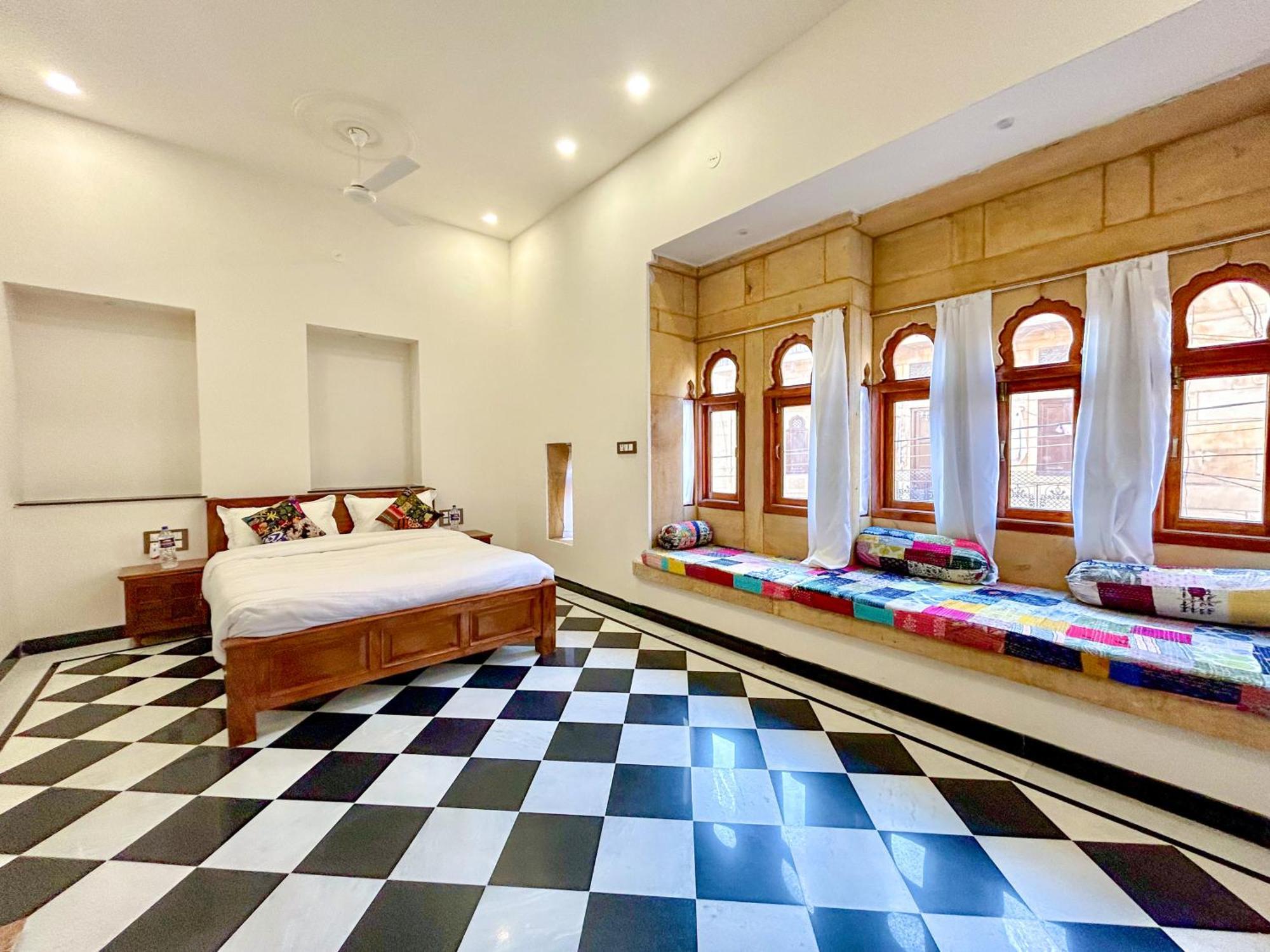 Hotel Vasudev Niwas ไจซัลเมอร์ ภายนอก รูปภาพ